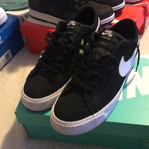 Nike blazer low Never really wore them